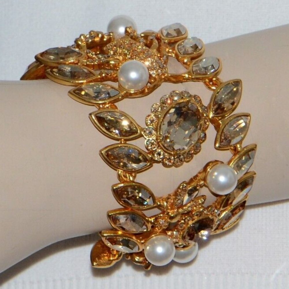 Oscar de la Renta Swarovski Crystal Accent Wildlife Toggle Bracelet